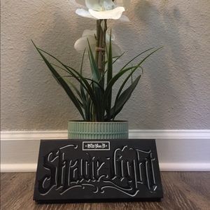 Kat Von D shade + light